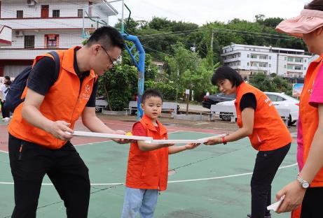 游园会、诗朗诵、消防小课堂……大学生走进梅州，开启乡村“支教之旅”